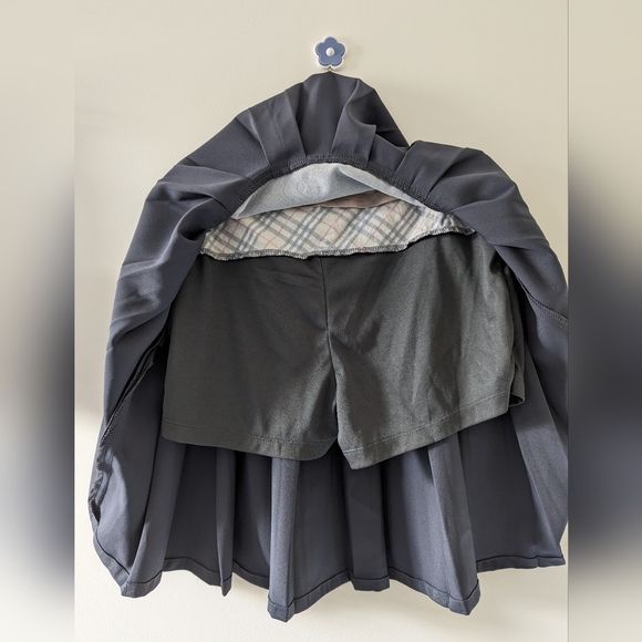 Amazon | Pleated Grey High Rise Skirt with Shorts Lining | Size 16 - Picture 6 of 7